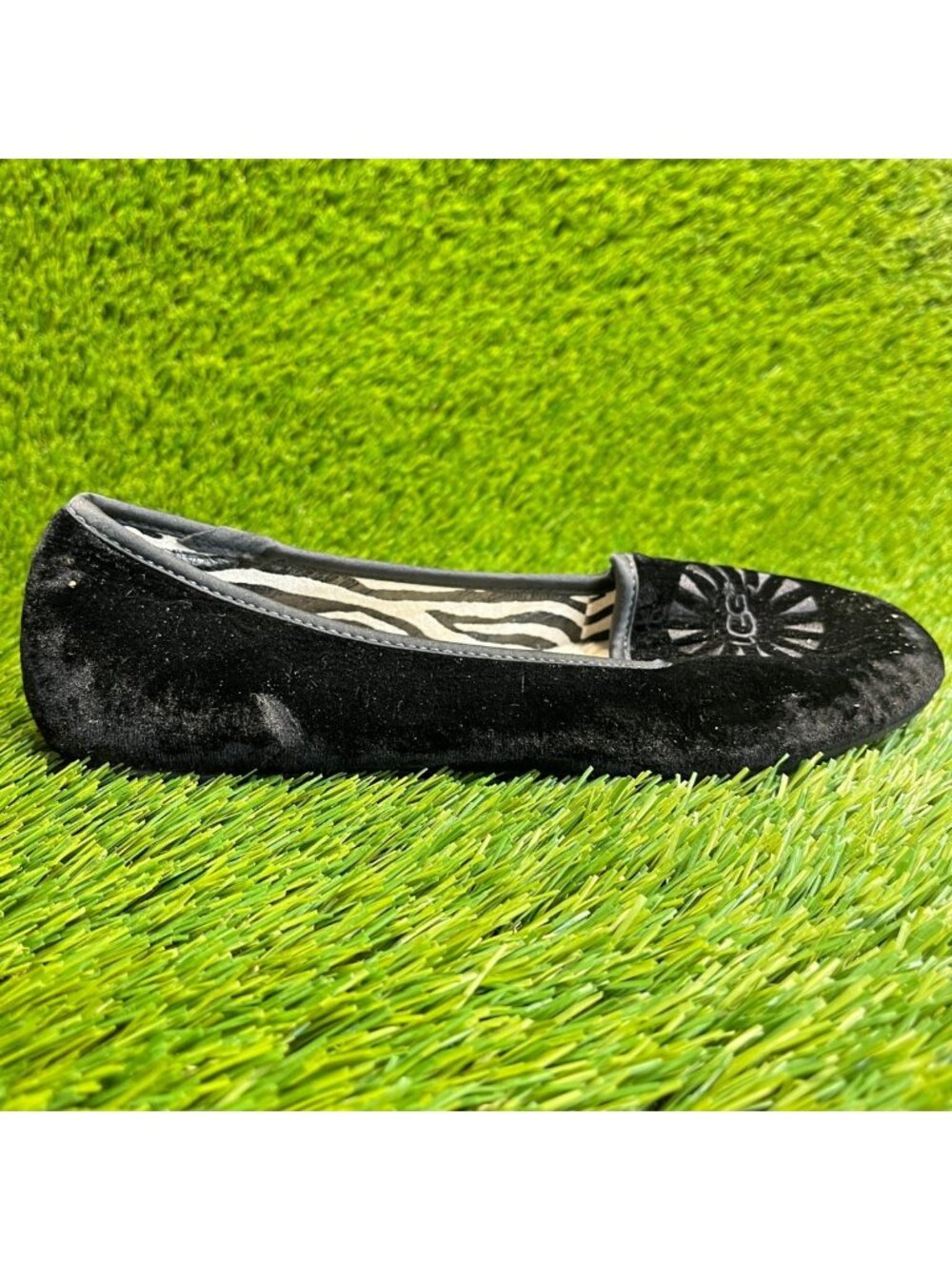 UGG Alloway Womens Size 7 Black Velvet Casual Classic Slip On House Flats Shoes
